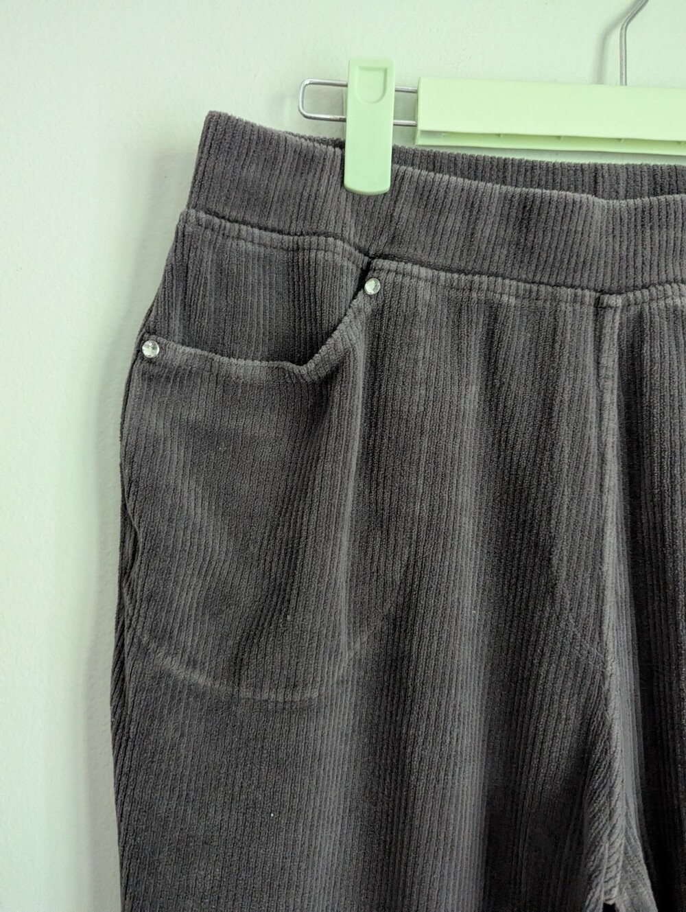 Quacker Factory Gray Corduroy Knit Pull On Tapered Pants Womens Small High Rise - Picture 3 of 12